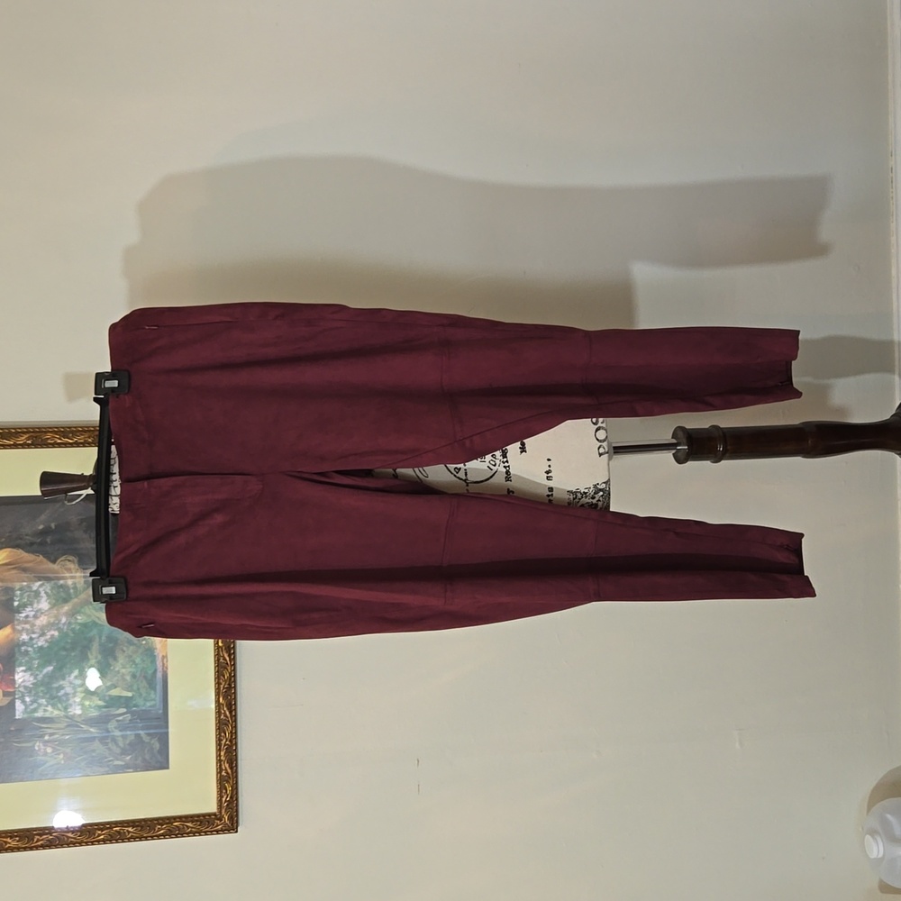 Cupio burgundy, faux suede skinny pants with pockets